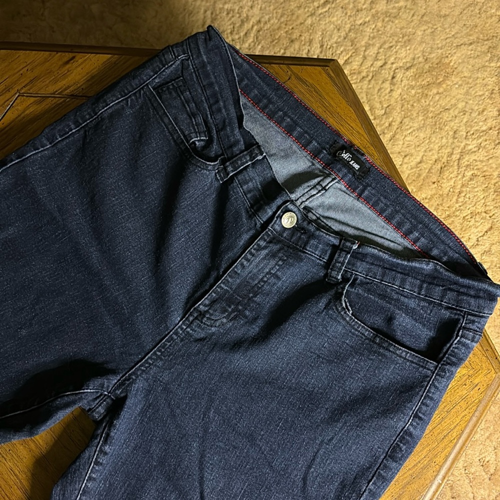 Size 16 Dark Wash Cello Jeans. Stretchy denim. Skinny jeans. Tight to the ankle